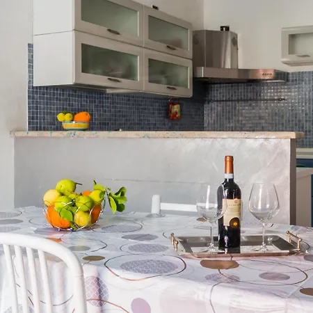 Lilla's House Near The Beach, Parking & Wifi