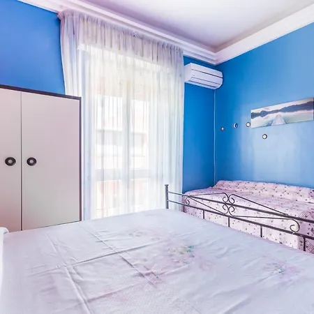 Lilla's House Near The Beach, Parking & Wifi Holiday home *