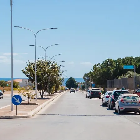 Lilla's House Near The Beach, Parking & Wifi Holiday home