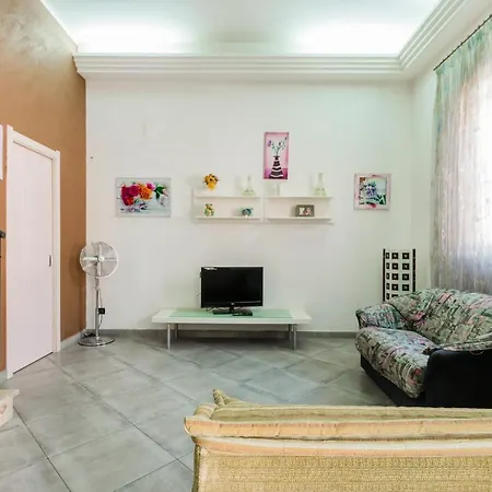 Lilla's House Near The Beach, Parking & Wifi Hébergement de vacances *